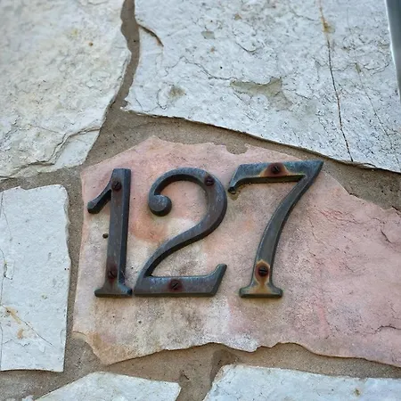 Bounganville 127
